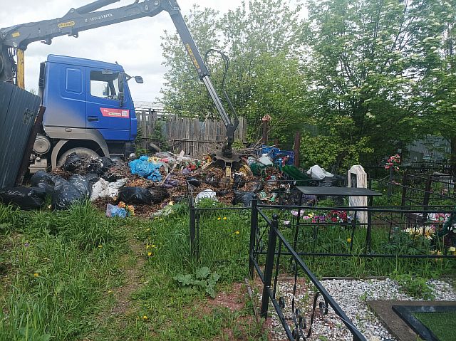 Вывоз мусора с кладбища в п. Минино в 2024 году.